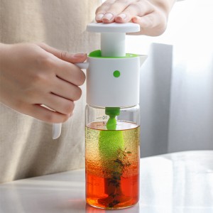 Customized Twist & Pour Salad Dressing Mixer